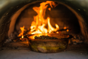 Kuře z pece na dřevo